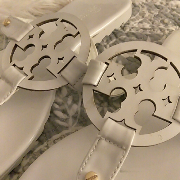 WHITE PATENT FASHION SLIP ON SANDAL - Picture 2 of 3